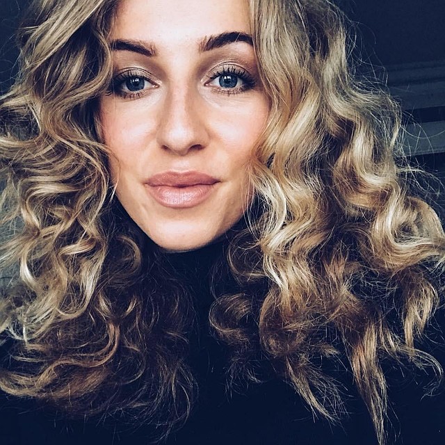 На телевидение Полина пришла еще студенткой - художником. В последние годы девушка работала продюсером спутникового канала «Поехали!» из цифрового семейства Первого канала. Фото: Первый канал