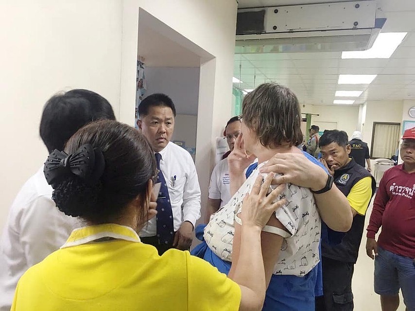 Пострадавших опросили медики, полиция и чиновники Фото: Eakkapop Thongtub, The Phuket News