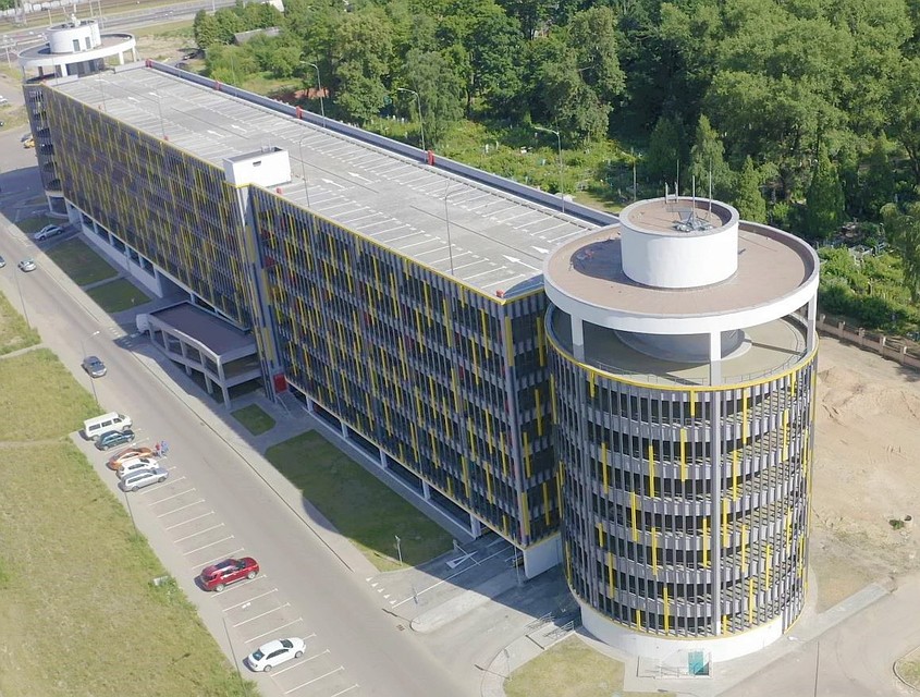 Действующий девятиуровневый крытый паркинг.