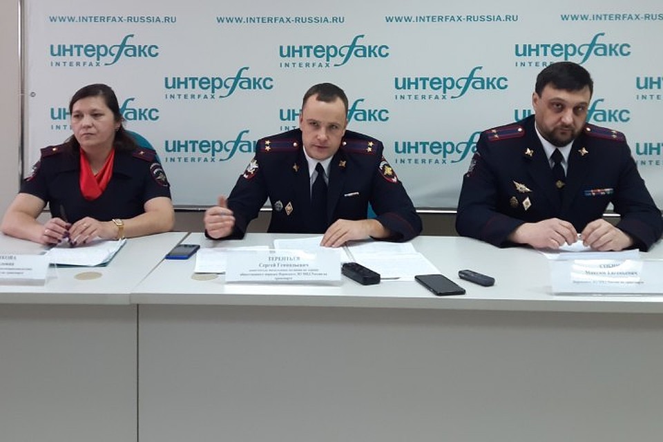Майор полиции Вера Шелонникова, подполковник Сергей Терентьев и подполковник Максим Собин на пресс-конференции. Фото: Алена ОВЧИННИКОВА