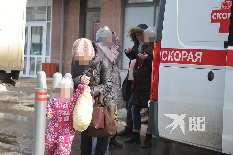 «Скорую» для детей вызвали сотрудники полиции. Фото: Алексей БУЛАТОВ