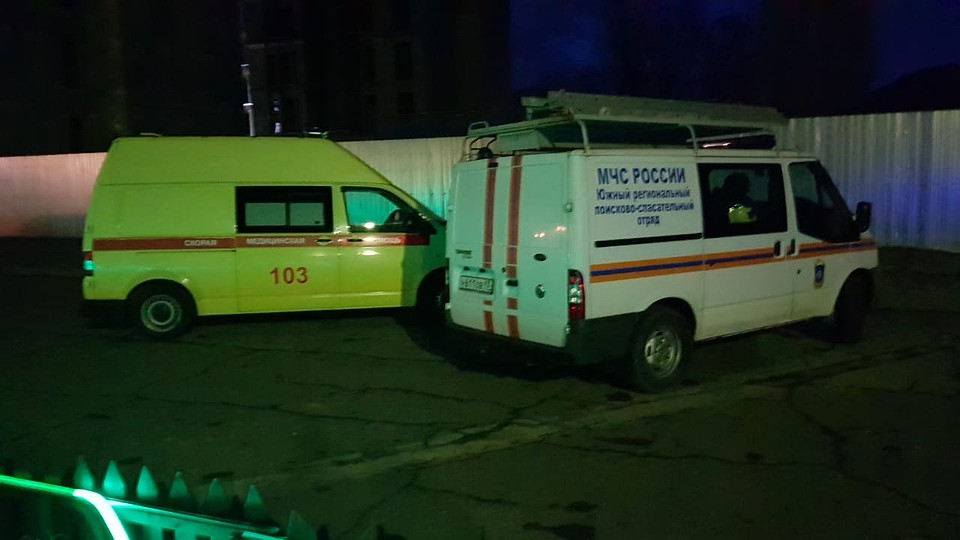 На месте ЧП дежурят медики. Фото: пресс-служба ГУ МЧС.
