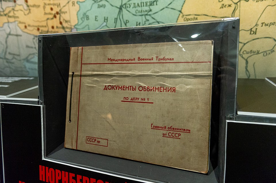 Предметы дополняют уникальные документы, рисунки узников и снимки Нюрнбергского процесса. Фото: Олег ЗОЛОТО