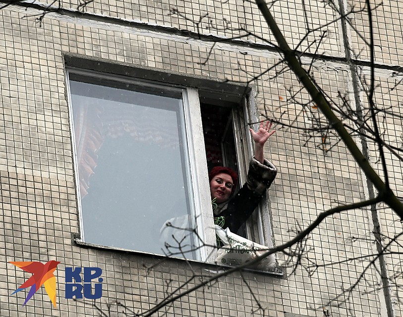 «КП», соблюдая все строжайшие правила Роспотребнадзора, передала продукты Дарье Фото: Михаил ФРОЛОВ