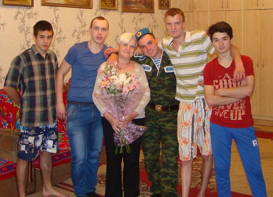 Старшие приедут поздравить маму с праздником. Фото: Личный архив героя публикации