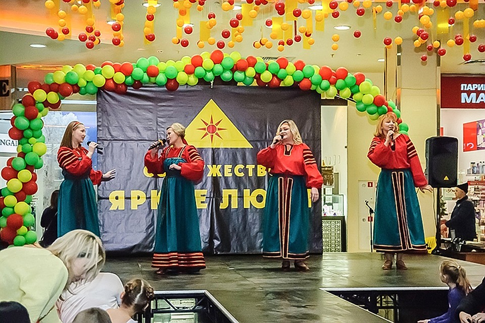 В конкурсе "Ностальжи" артисты смогут выступить и завоевать награду в одной из четырех номинаций: вокал, хореография, художественное слово и оригинальный жанр. Фото: Игорь ЮРЧЕНКО.