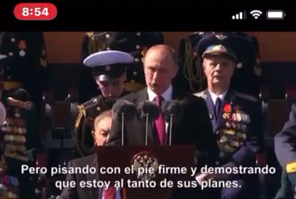 В Бразилии пошли дальше. Там пользователи пересылают друг другу видео выступления Владимира Путина с португальскими субтитрами. Текст, разумеется, не совпадает со звуковым рядом.