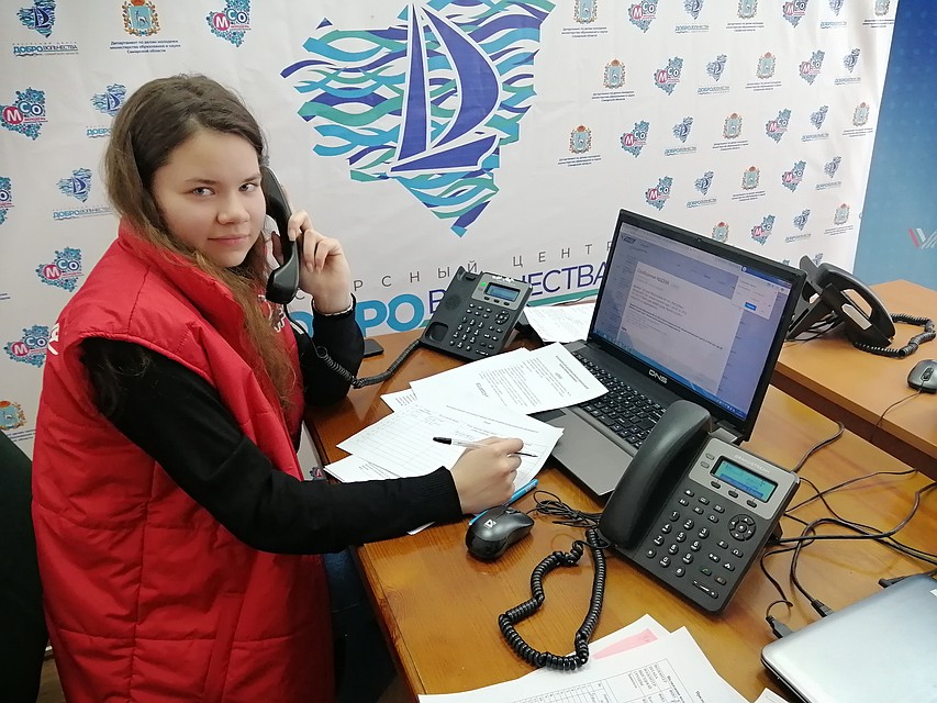 Звонки поступают на единый номер по всей стране, а потом заявки перенаправляют в регионы Фото: Ольга НОВИКОВА