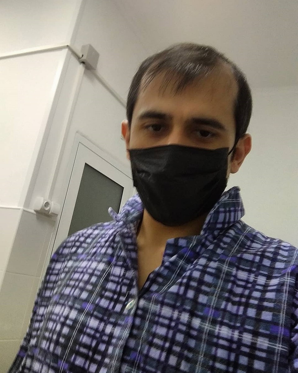 Распорядок дня прост: три приема пищи, приёмы лекарств, ежечасное измерение температуры и бесконечная скука Фото: Личная страничка героя публикации в соцсети