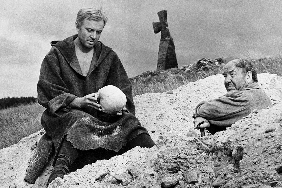 Смоктуновский в "Гамлете", 1964 год. Фото: GLOBAL LOOK PRESS