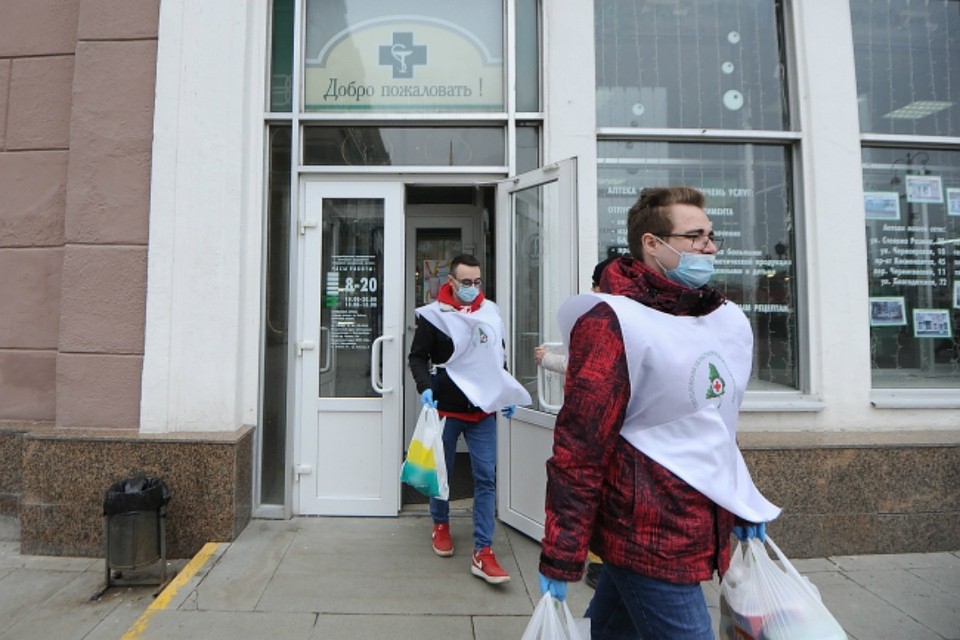 Продукты и лекарства для пожилых людей могут доставлять волонтеры. Фото: Алексей БУЛАТОВ