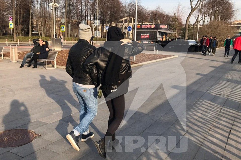 Ни маски, ни перчаток, которые в эпоху пандемии стали обязательным атрибутом для бдительных людей, на футболисте не было Фото: Предоставлено "КП"