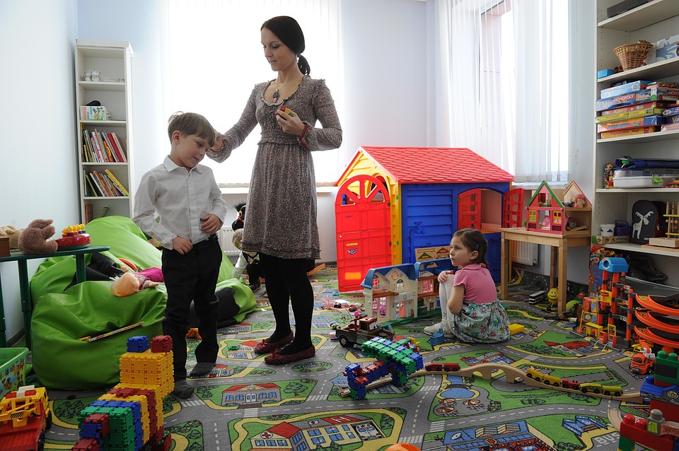 Занимать детей родителям придется как минимум целую неделю Фото: Михаил ФРОЛОВ