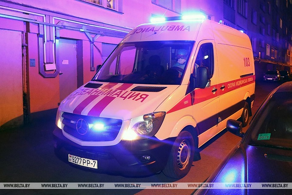 Медики госпитализируют больного COVID-19 сразу после положительного теста в любое время суток. Фото: belta.by.