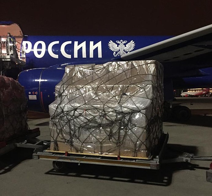 Медицинский груз был доставлен самолетом из Китая.