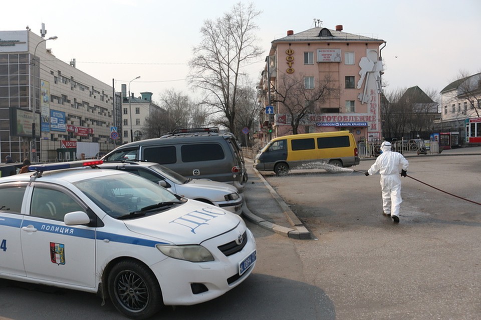 Хлоркой по коронавирусу: Привокзальную площадь в Хабаровске обработали от опасной инфекции Фото: Борис КОКУРИН