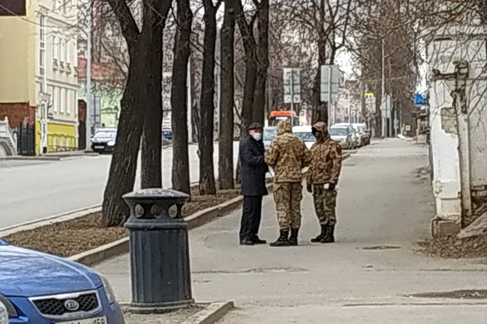 В районе Комсомольского проспекта город тоже опустел. Фото: Андрей МАТЛИН