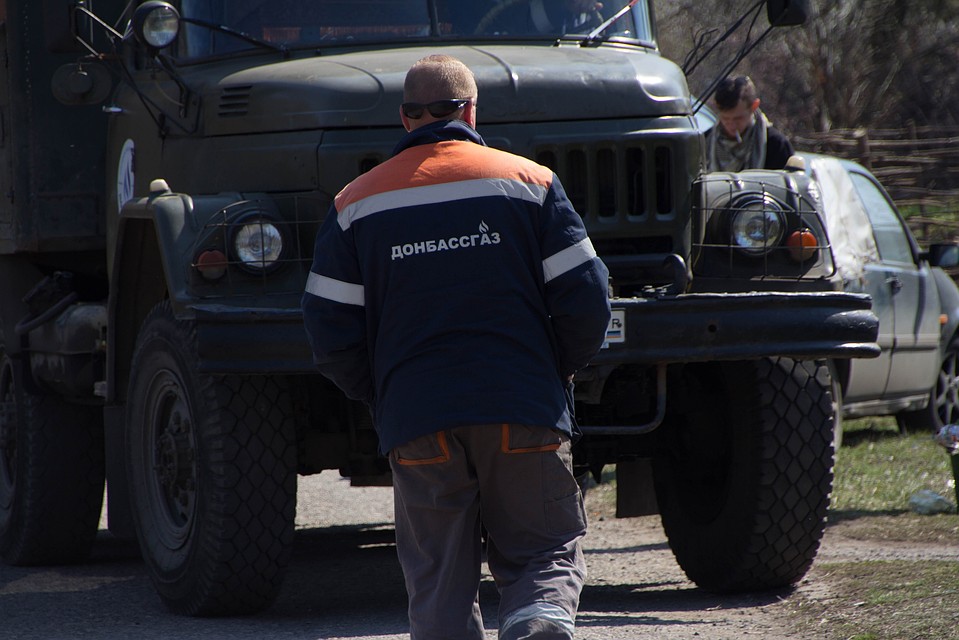 Из 122-миллиметровых орудий украинские военные обстреляли поселок Горняк. Поврежден и газопровод Фото: Андрей ТРУБЕЦКИЙ