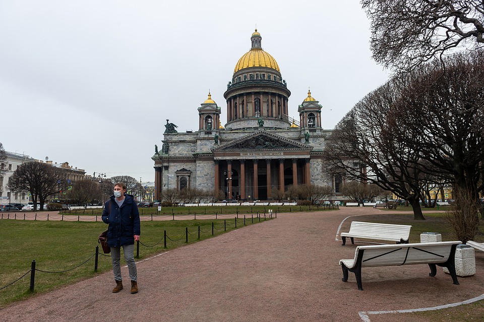 Корреспонденты "КП" посмотрели, как в городе контролируют режим самоизоляции Фото: Олег ЗОЛОТО