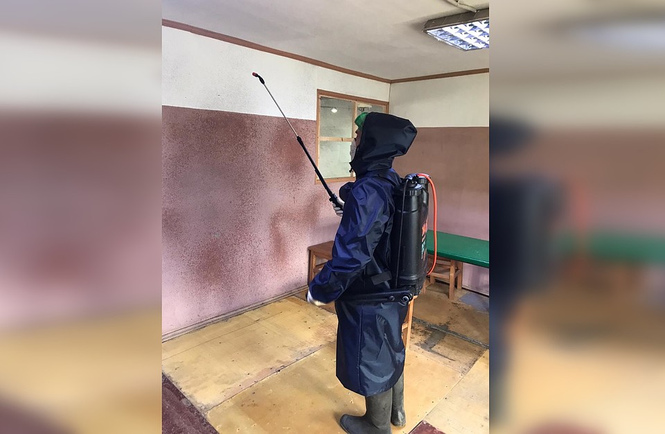 Все помещения изолятора также обрабатываются. Фото: Александр Левченко