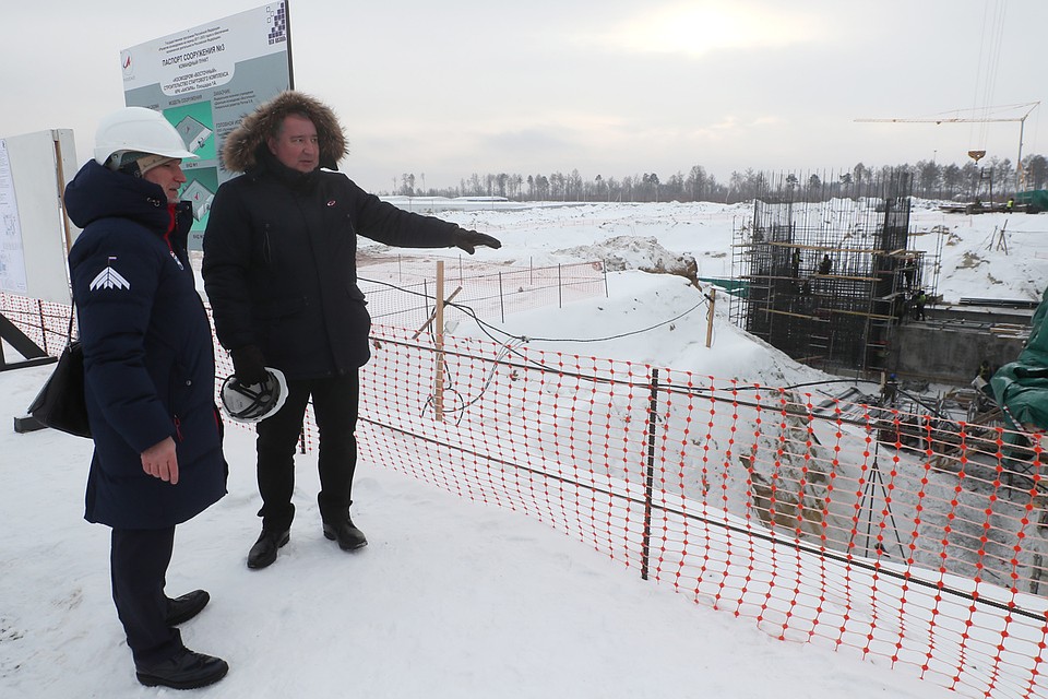 Глава Роскосмоса Дмитрий Рогозин на строительной площадке стартового стола космического ракетного комплекса (КРК) "Ангара" на космодроме Восточный. Фото: Егор Алеев/ТАСС