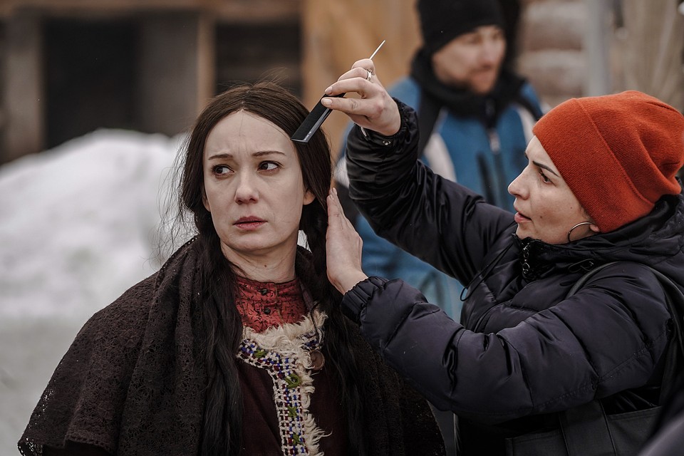 Чулпан Хаматова на съемках сериала. Фото телеканала "Россия 1"