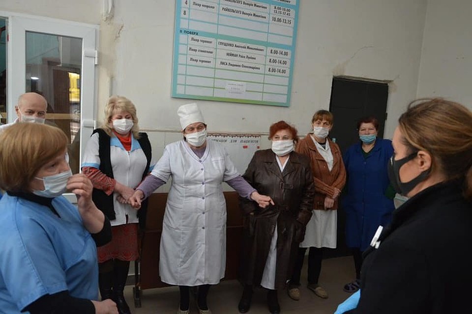 Медики подконтрольной Киеву территории Луганской области рассказали народному депутату правду о ситуации с коронавирусом. Фото: facebook.com/Nataliya.Korolevska