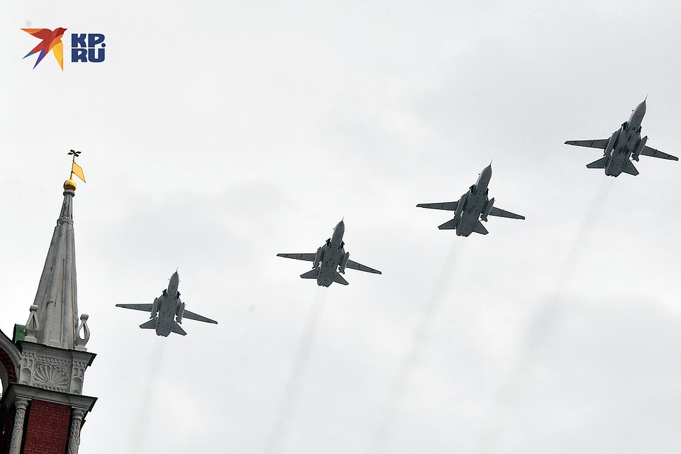 Военные самолеты 4 мая подняли в небо над Москвой Фото: Владимир ВЕЛЕНГУРИН
