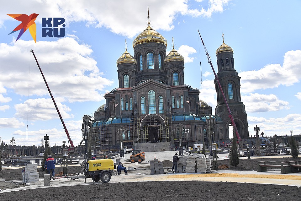 На прихрамовой территории создается духовно-просветительский центр Фото: Владимир ВЕЛЕНГУРИН