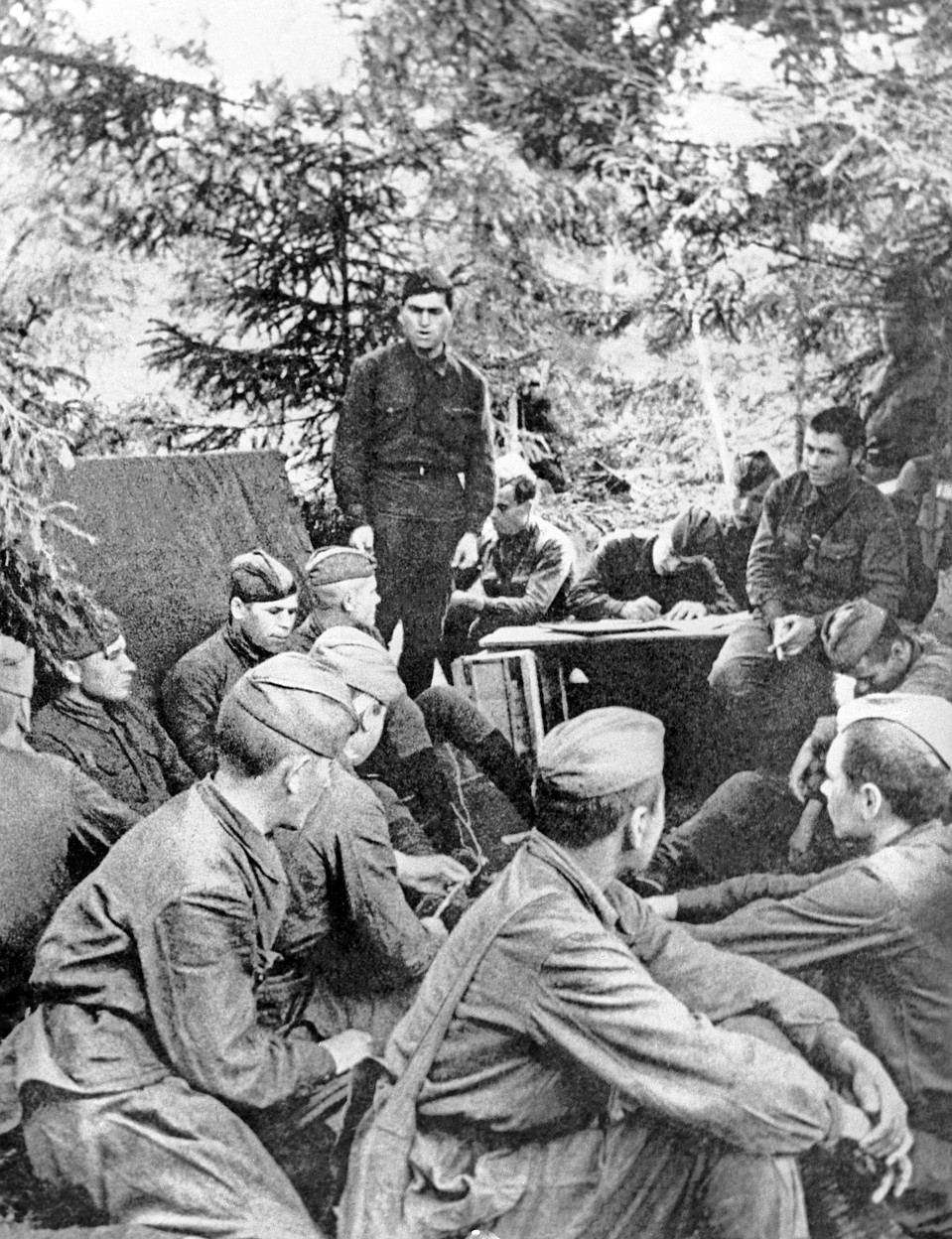 Великая Отечественная война. В минуты затишья на фронте. Фотохроника ТАСС. Фото: ТАСС