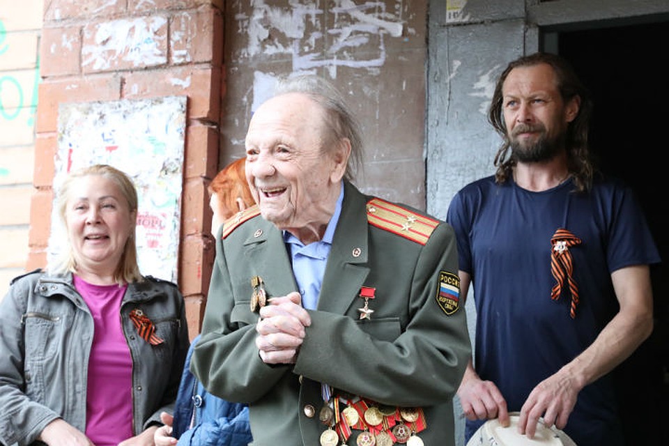 Один из таких концертов был устроен для Героя СССР Александра Кузнецова. ФОТО: Александр Воложанин.