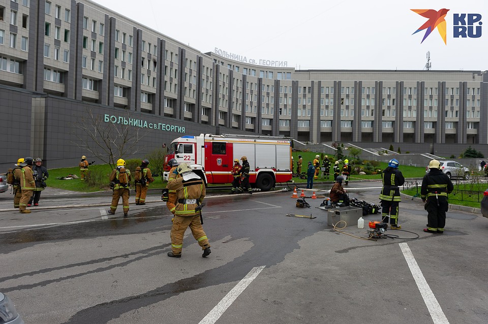 Пожар в больнице начался рано утром 12 мая. Фото: Олег ЗОЛОТО