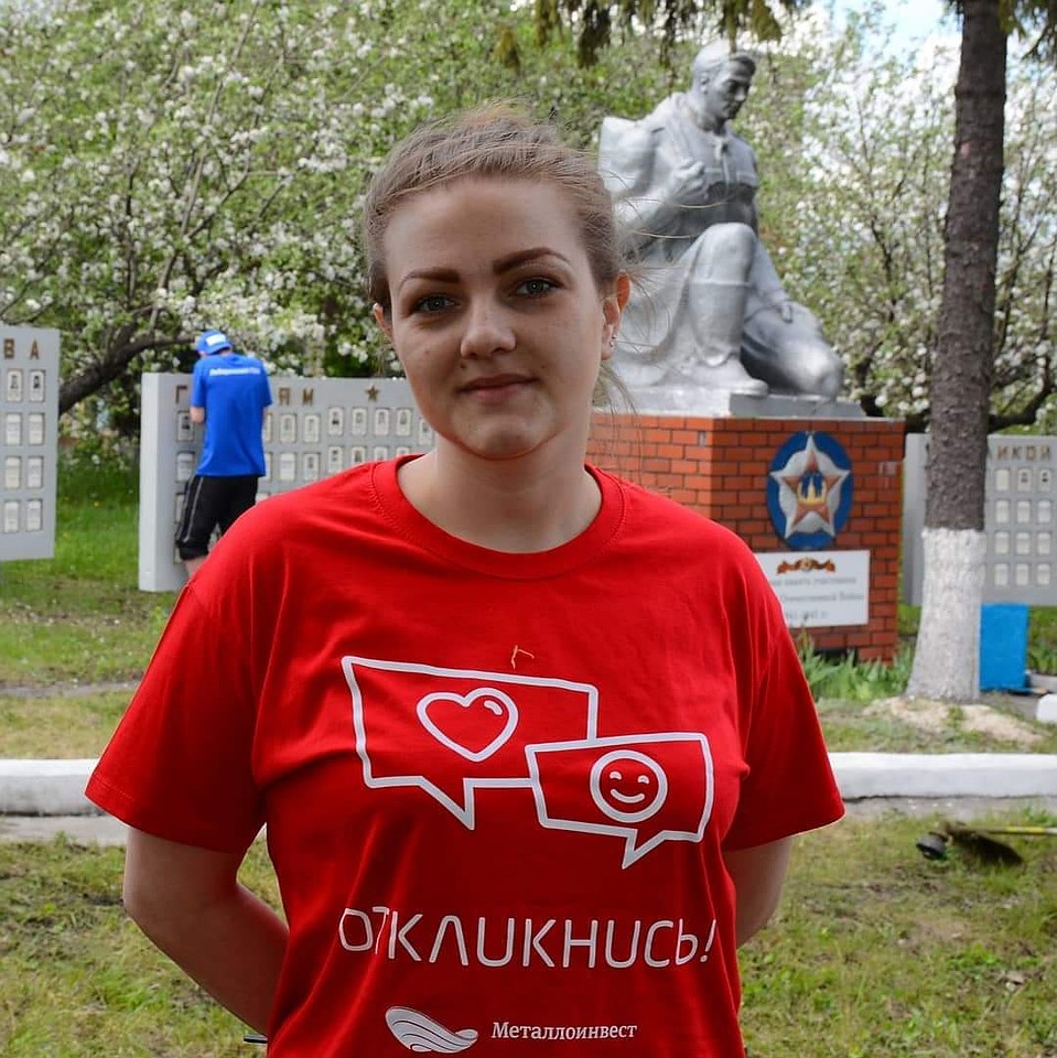Сотрудники Лебединского ГОКа – участники программы корпоративного волонтерства в городе Губкине приняли участие в восстановлении памятников Фото: предоставлено Металлоинвестом
