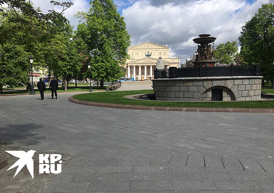Скверик за памятником Марксу - и снова одни только полицейские Фото: Павел КЛОКОВ