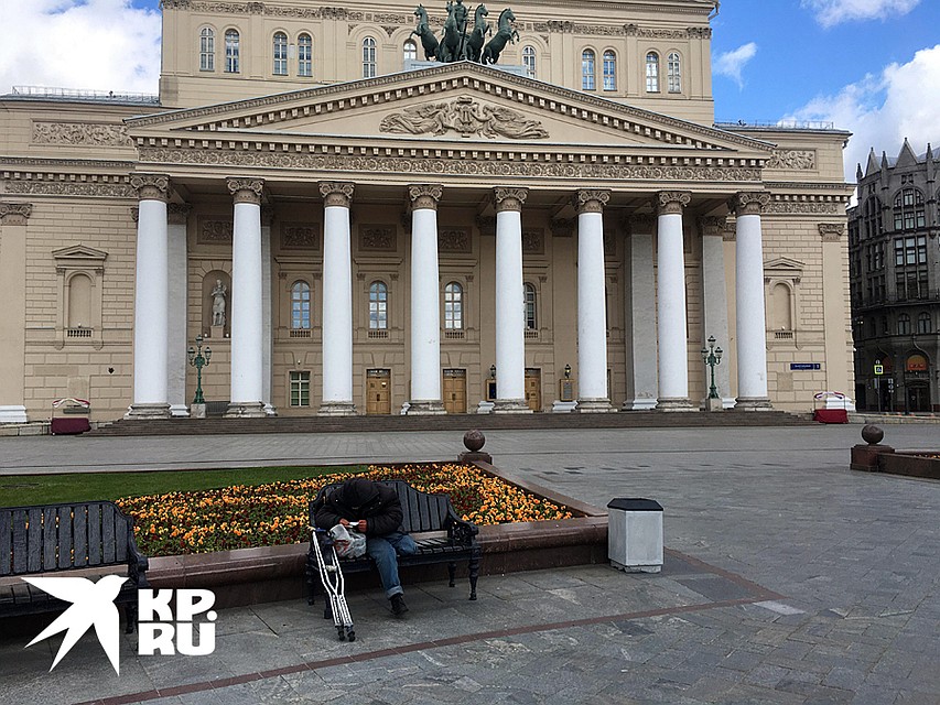 Бомжик вышел на променад, но денег клянчить не у кого Фото: Павел КЛОКОВ