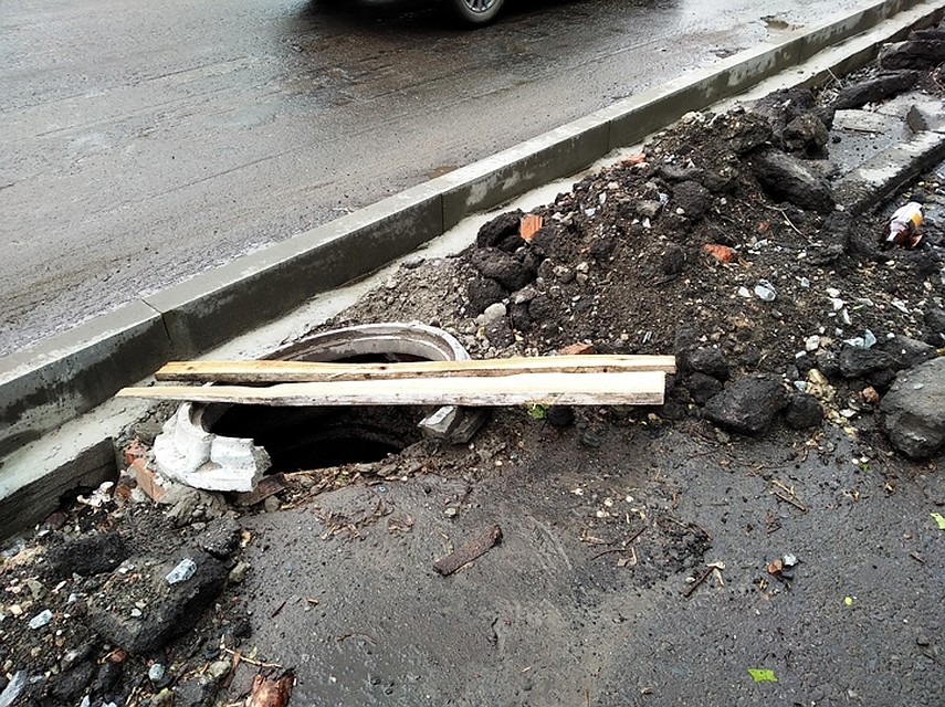 Безопасность в буквальном смысле на каждом шагу Фото: Светлана ВОЛКОВА