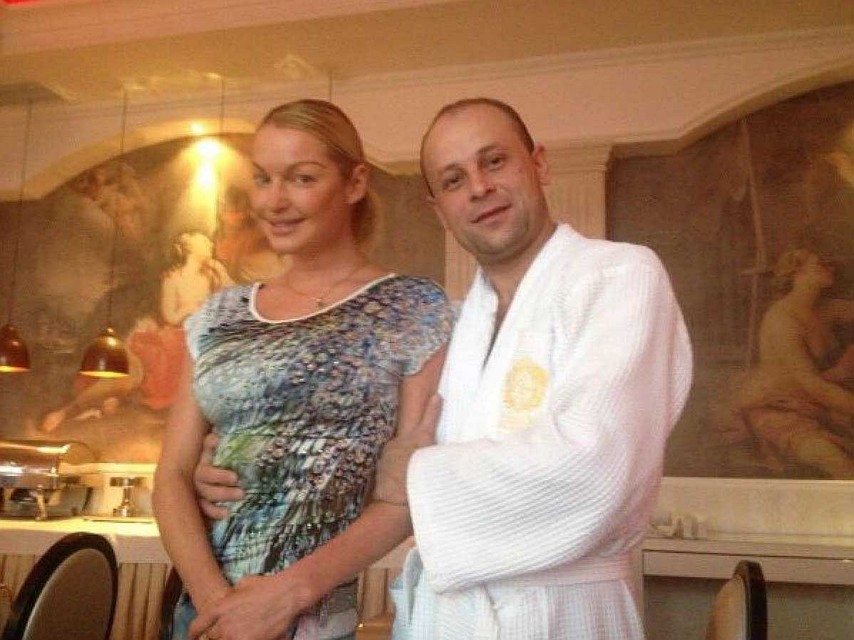 Фоменко уверяет, что на этом фото у Анастасии уже виден беременный животик. Фото: Личный архив.