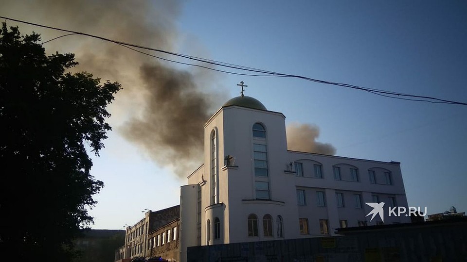 Пожар случился в центре культуры «Орджоникидзевский». Фото: Вероника Булатова