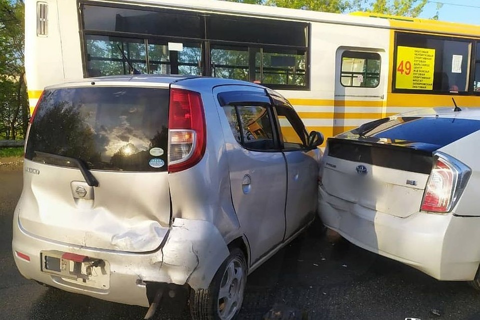 От удара Moco откинуло на другой Prius. Фото: AK_VDK, dps_vl