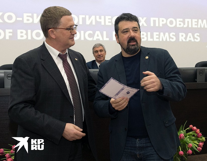 Вручение медали им. академика О.Газенко в ИМБП. Фото: Личный архив