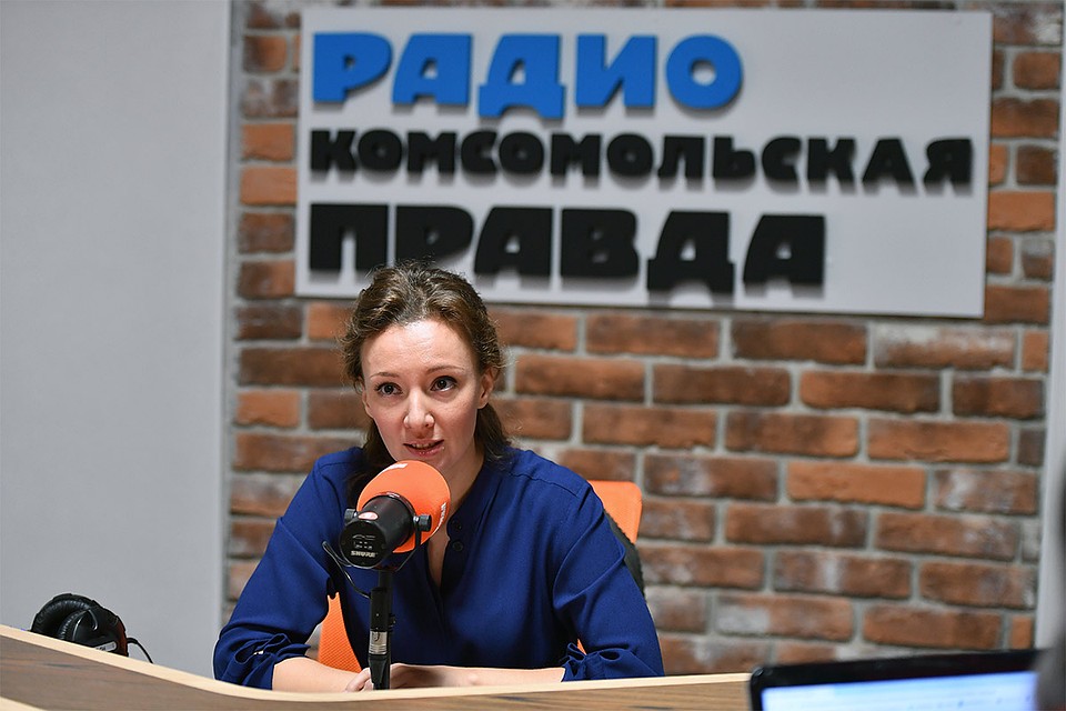 Анна Кузнецова в студии Радио "Комсомольская правда". Фото: Иван МАКЕЕВ