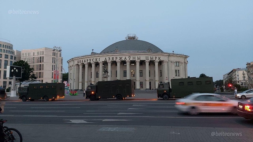 Автозаки в центре Минска. Фото: Belteanews.