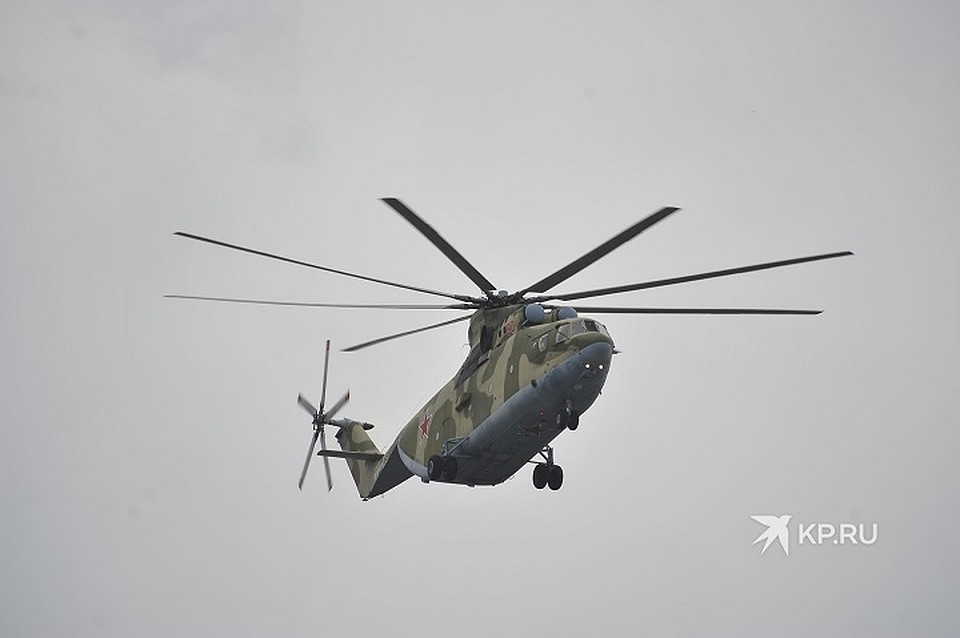 Шум от пролетающих вертолетов был слышен на весь город Фото: Алексей БУЛАТОВ