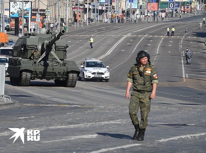 Боевая техника Победы в эту среду - та, что участвовала в боях Великой Отечественной войны Фото: Михаил ФРОЛОВ