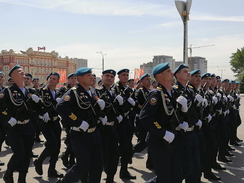 Торжественное шествие Фото: Юрий ПОЗДНЯК