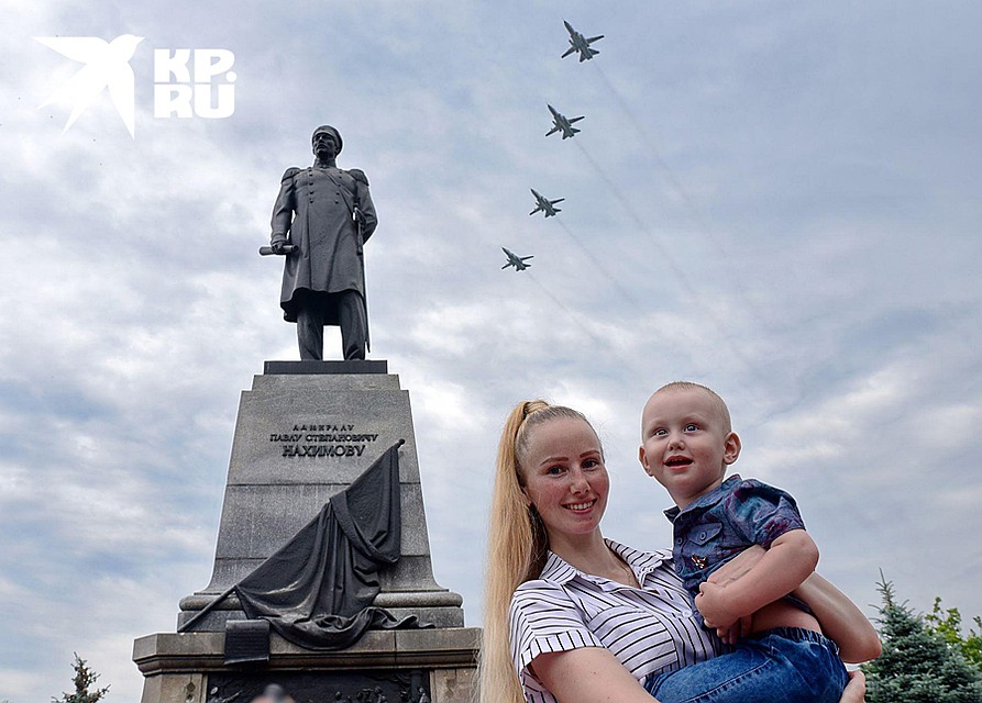 Воздушный парад в Севастополе Фото: Юрий ЮГАНСОН