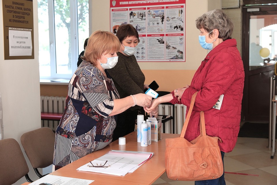 1 июля в 8:00 в Тюменской области открылись 1097 избирательных участка. Фото: Валерий Бычков