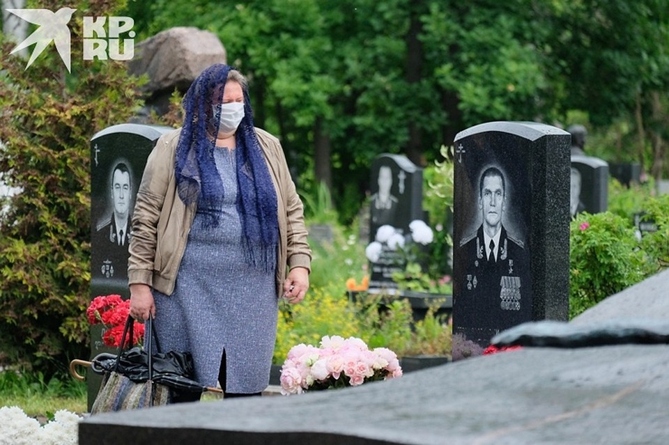 Родные не могли сдержать слез Фото: Артем КИЛЬКИН