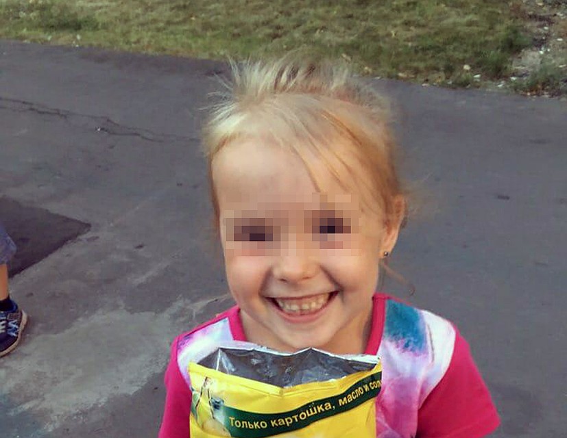 Уже двое суток 7-летняя Ева находится в детской больнице Фото: Личный архив