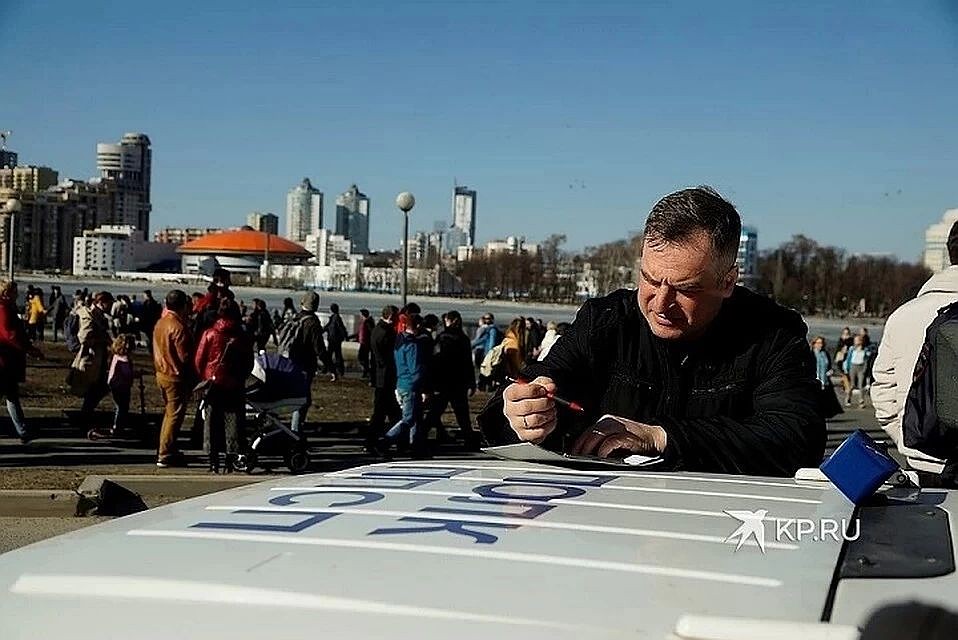После конфликта с Максимом Шибановым в сквере у Театра драмы в 2019 году Максим Румянцев (на фото) обратился в полицию. Фото: Алексей БУЛАТОВ